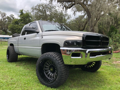 1999 Dodge Ram 2500 - 22x14 -81mm - ARKON OFF-ROAD Alexander - Suspension Lift 3" - 35" x 13.5"