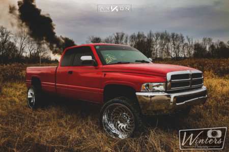 1997 Dodge Ram 2500 - 24x14 -81mm - ARKON OFF-ROAD Crown Series Victory - Stock Suspension - 33" x 14.5"