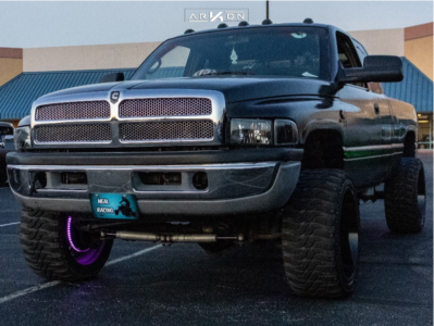 1999 Dodge Ram 2500 - 22x12 -51mm - ARKON OFF-ROAD Caesar - Leveling Kit - 33" x 12.5"