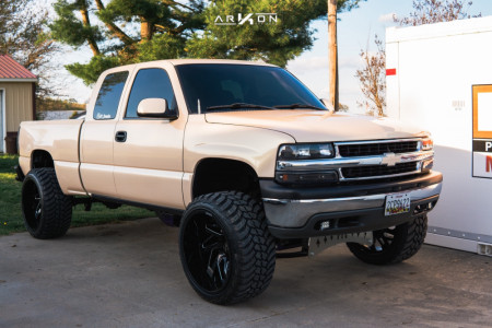2001 Chevrolet Silverado 1500 - 24x14 -81mm - ARKON OFF-ROAD Cleopatra - Suspension Lift 7" - 35" x 13.5"