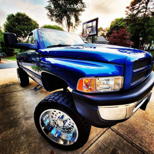1997 Dodge Ram 1500 - 22x12 -51mm - ARKON OFF-ROAD Crown Series Victory - Suspension Lift 5" - 35" x 12.5"