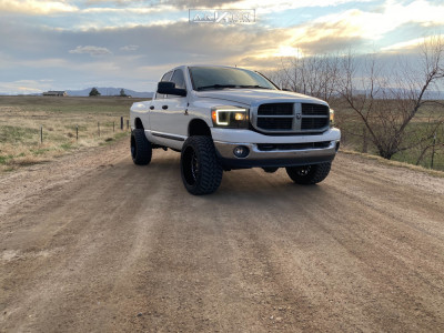 2006 Dodge Ram 2500 - 22x12 -51mm - ARKON OFF-ROAD Alexander - Leveling Kit - 33" x 12.5"