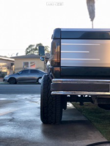 1995 Ford F-250 - 20x12 -51mm - ARKON OFF-ROAD Alexander - Stock Suspension - 32" x 11.5"