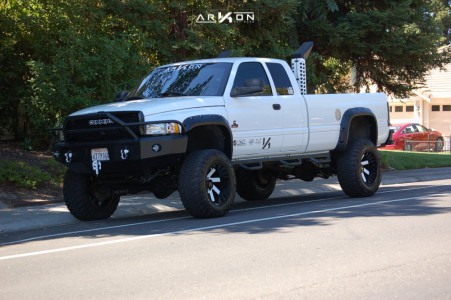 2001 Dodge Ram 2500 - 20x12 -51mm - ARKON OFF-ROAD Lincoln - Suspension Lift 5" - 35" x 13.5"