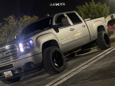 2013 GMC Sierra 2500 HD - 20x12 -51mm - ARKON OFF-ROAD Lincoln - Stock Suspension - 33" x 12.5"