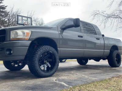 2006 Dodge Ram 1500 - 20x12 -51mm - ARKON OFF-ROAD Lincoln - Stock Suspension - 33" x 12.5"