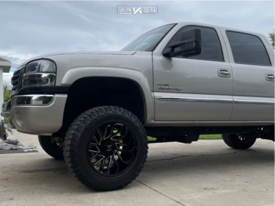 2005 GMC Sierra 2500 HD Wheel Offset Aggressive > 1" Outside Fender