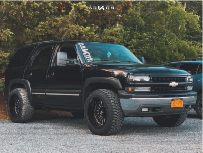 2002 Chevrolet Tahoe - 20x12 -51mm - ARKON OFF-ROAD Alexander - Leveling Kit - 33" x 12.5"