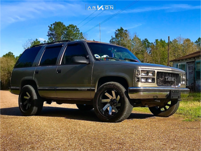 1999 GMC Yukon - 20x10 -25mm - ARKON OFF-ROAD Lincoln - Stock Suspension - 275/55R20