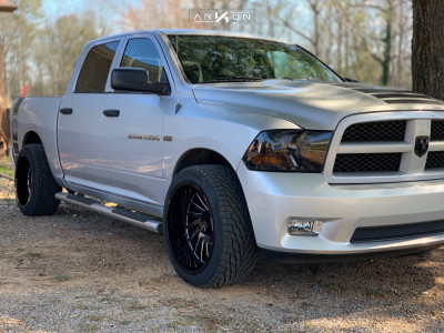2012 Ram 1500 - 22x12 -51mm - ARKON OFF-ROAD Caesar - Stock Suspension - 305/40R22